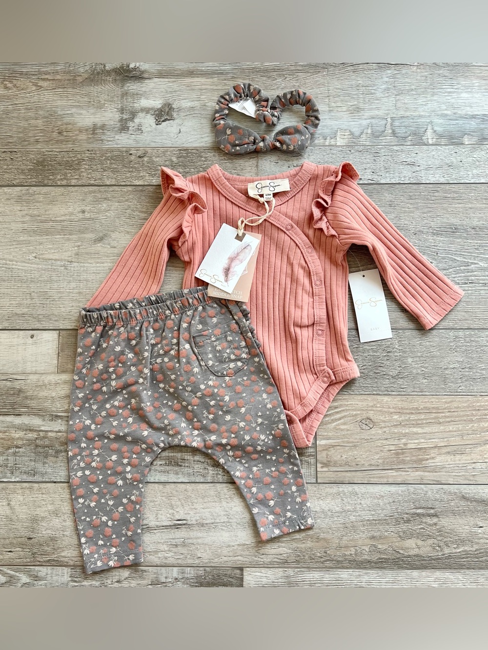 NWT Jessica Simpson Girls 3 Piece Set Size 0/3 Months
